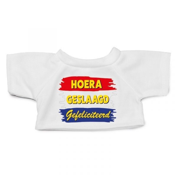 Wit knuffel shirt Hoera Geslaagd Gefeliciteerd maat M voor Clothies knuffel 13 x 9 cm