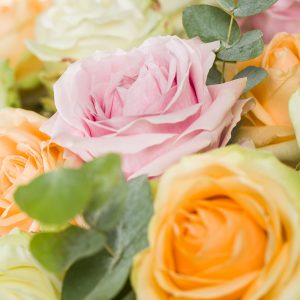 Pastelmix XL met eucalyptus - Avalanche | Rozen online bestellen & versturen | Surprose.nl
