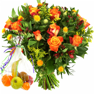 Vers fruit en oranje rozen boeket