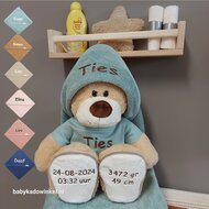 Knuffel Beer Boris 45 cm met geboortegegevens en badcape met naam