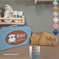 Babykoffertje met naam en datum ovaal