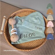 Rompertje en Babymutsje met rammelaar 1 Rompertje en Babymutsje met rammelaar