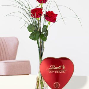 Drie rode rozen inclusief glasvaas en Lindt hart
