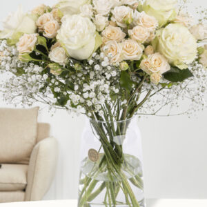 Gemengd trosrozen boeket wit/crème