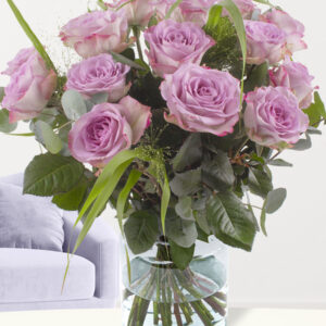 Lavendelkleurige rozenboeket met panicum en eucalyptus