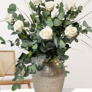 Wit long life rozenboeket