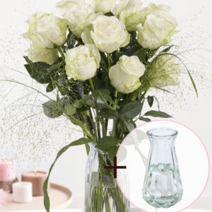 Wit rozenboeket met panicum + gratis glasvaas Evita - Snowstorm